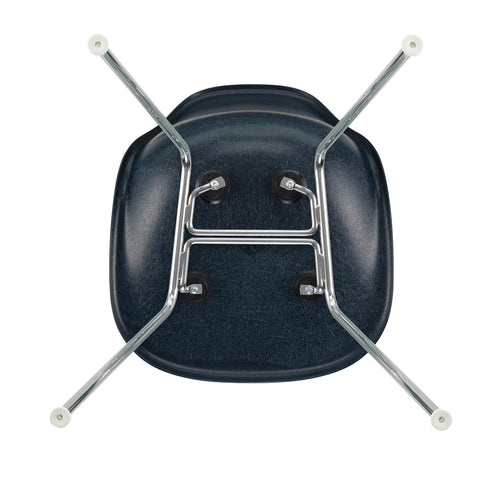 Cadeira Eames em Fibra de Vidro DSX / Base Cromada
